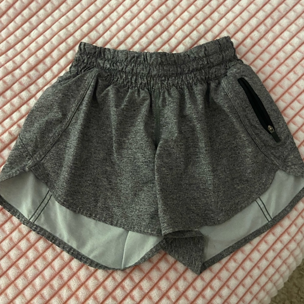 Lululemon tracker 4” short - Picture 2 of 6